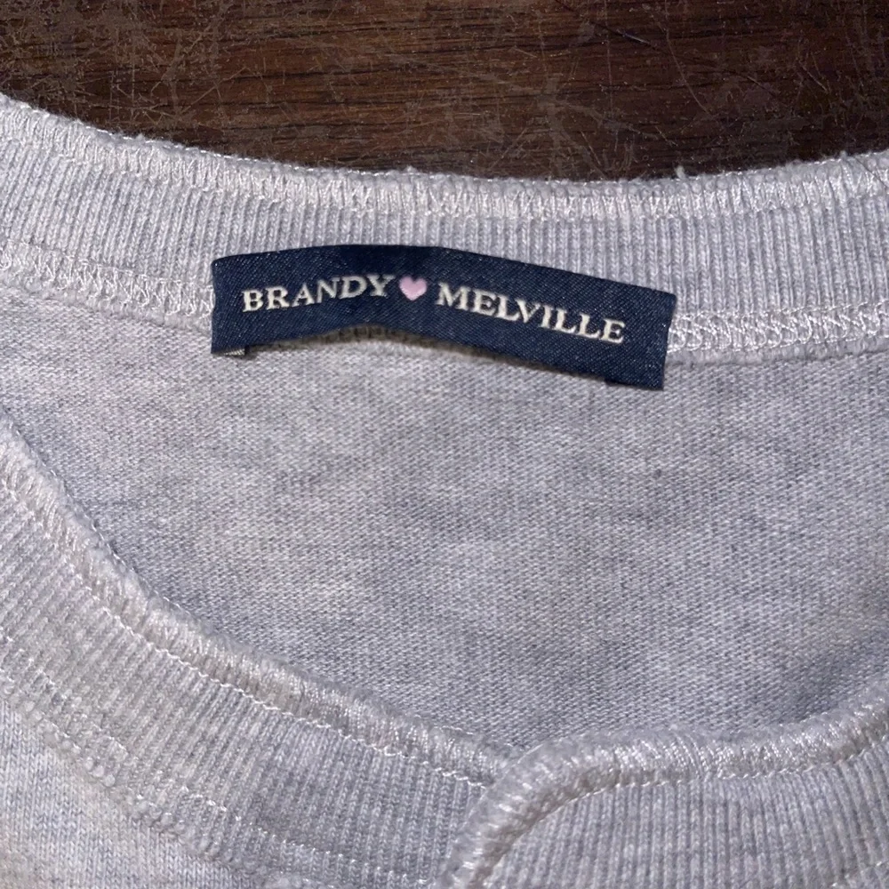 Brandy Melville long sleeve light grey top - Picture 2 of 5